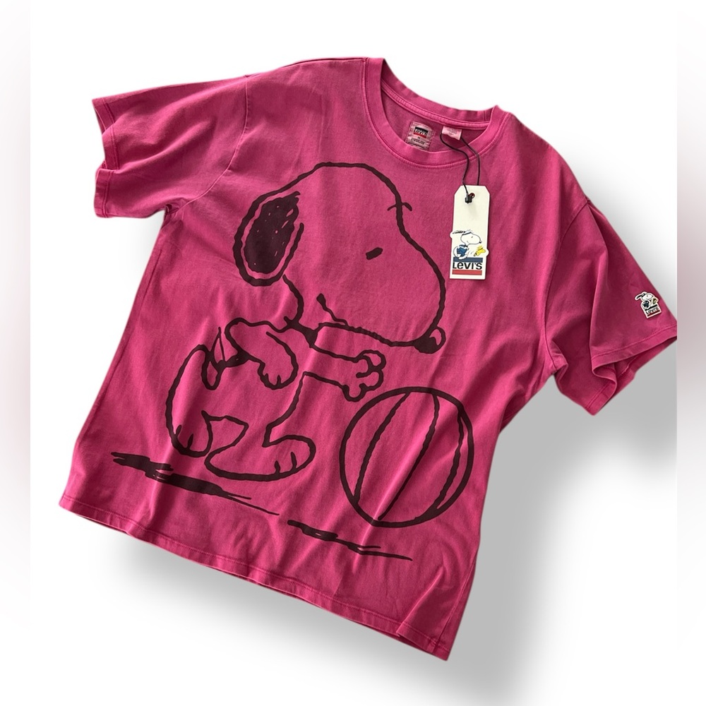 Levi & Peanuts Colab Pink Snoopy T-Shirt - Picture 3 of 7